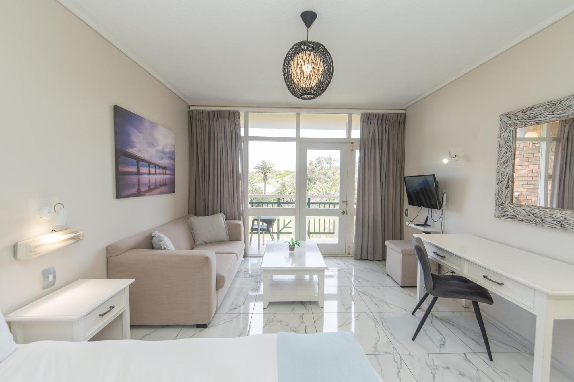 157 Brookes Hill Suites Near The Beach Port Elizabeth Exterior photo