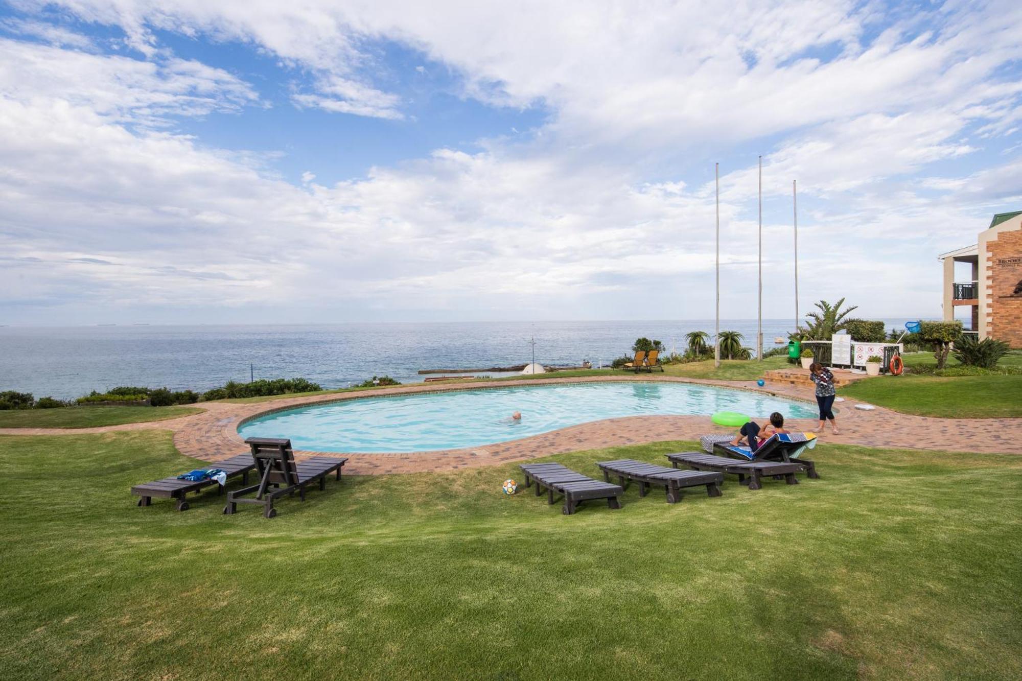 157 Brookes Hill Suites Near The Beach Port Elizabeth Exterior photo