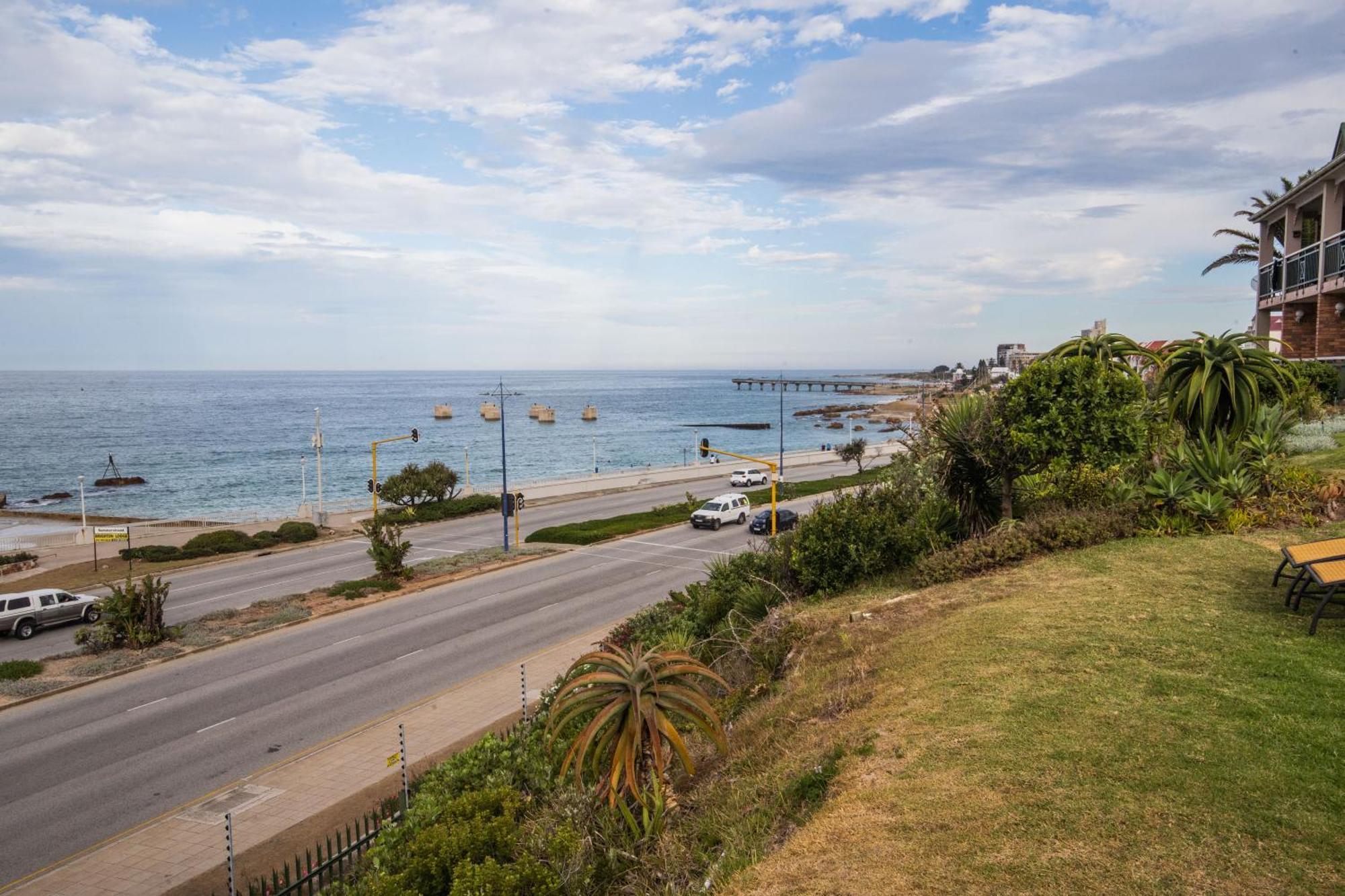 157 Brookes Hill Suites Near The Beach Port Elizabeth Exterior photo