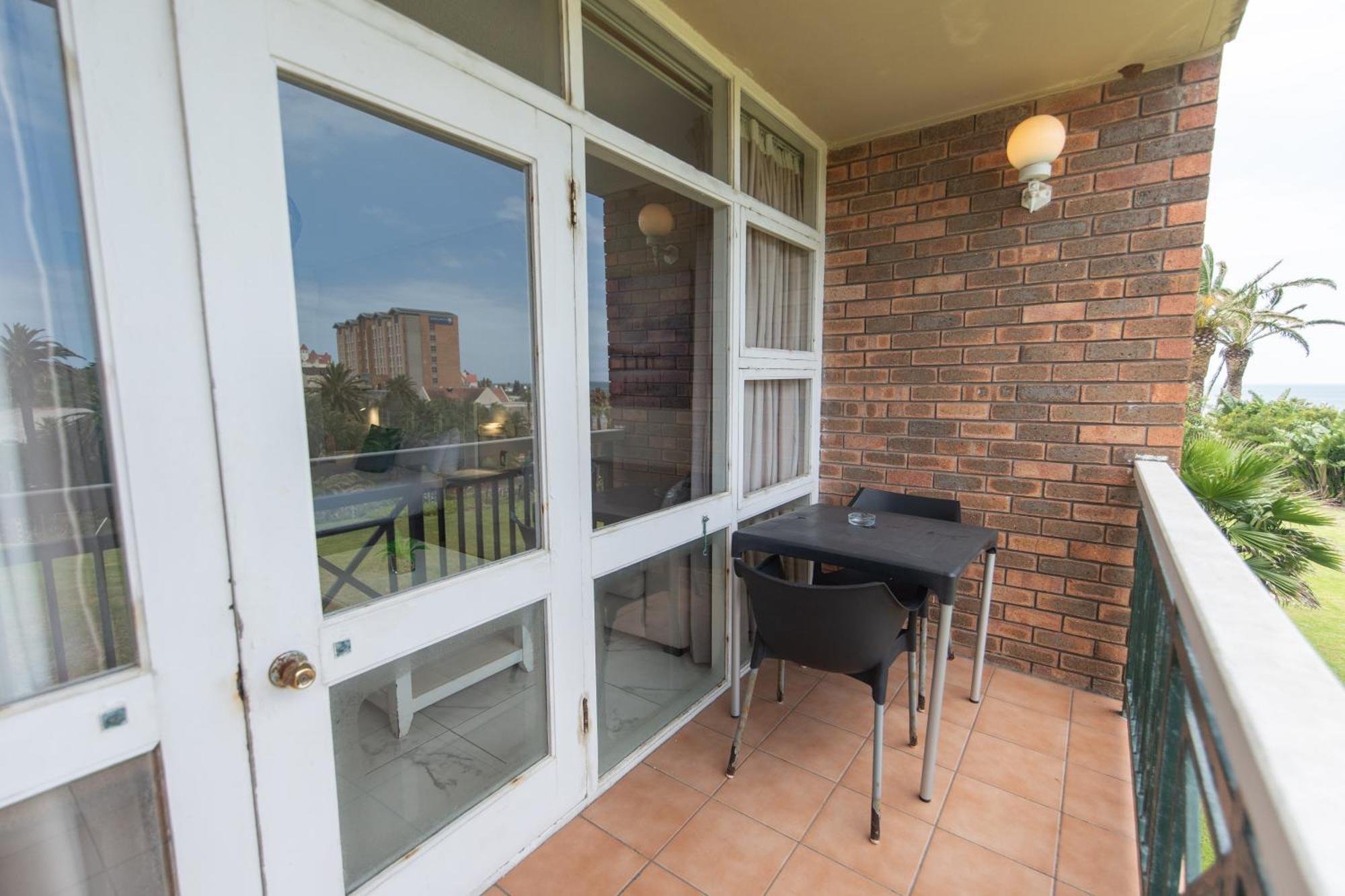 157 Brookes Hill Suites Near The Beach Port Elizabeth Exterior photo