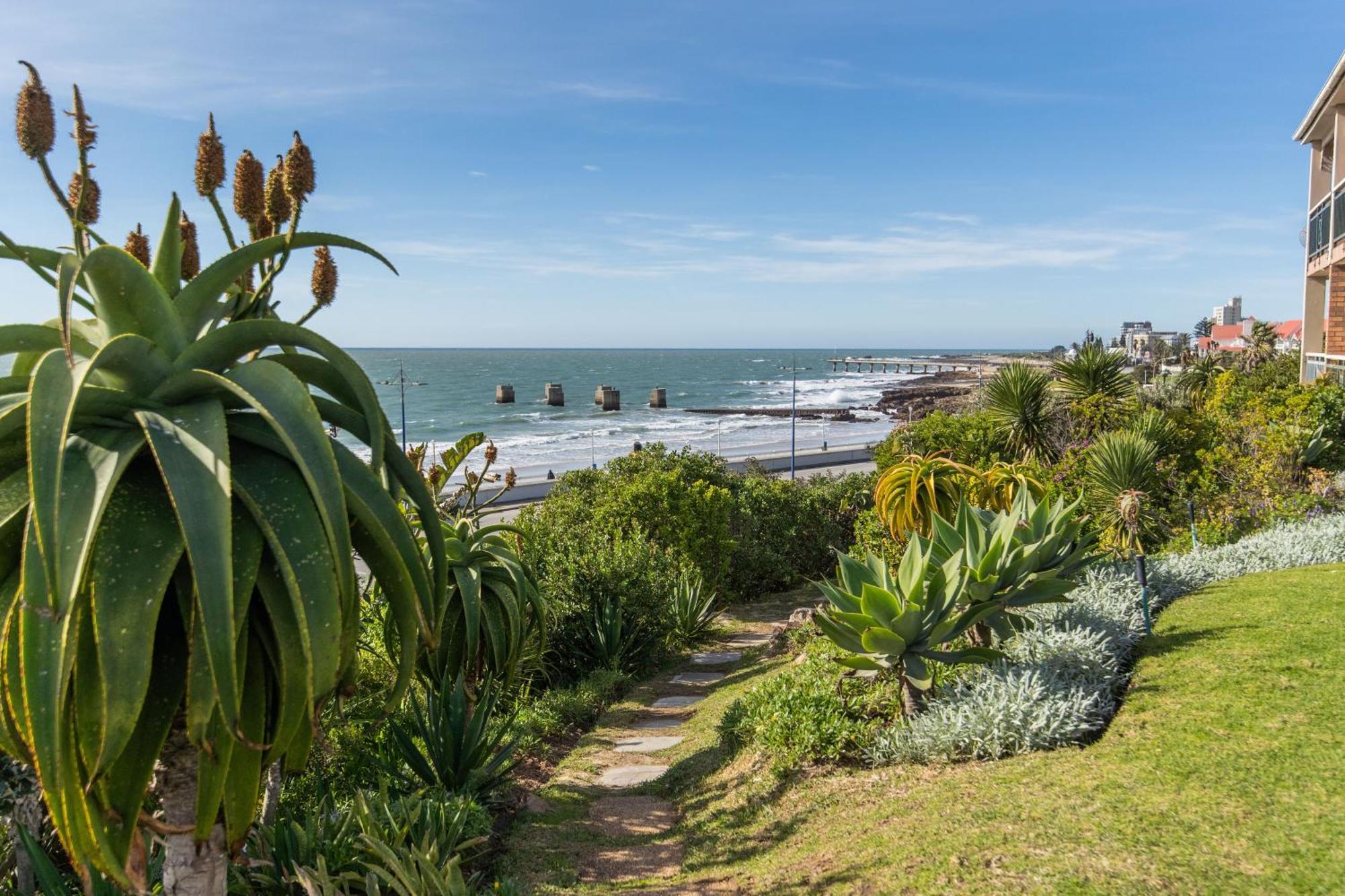 157 Brookes Hill Suites Near The Beach Port Elizabeth Exterior photo